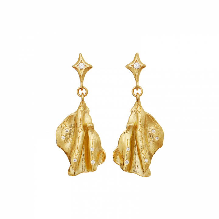 Gerda Earrings Gold in der Gruppe Ohrringe / Goldohrringe bei SCANDINAVIAN JEWELRY DESIGN (10024A)