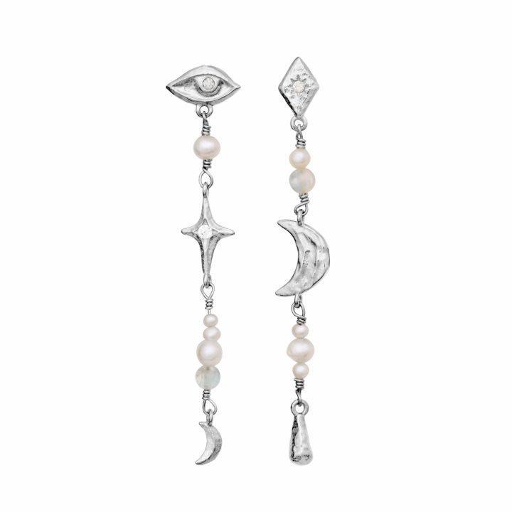 Sissone Earrings Silver in der Gruppe Ohrringe / Perlenohrringe bei SCANDINAVIAN JEWELRY DESIGN (10033C)
