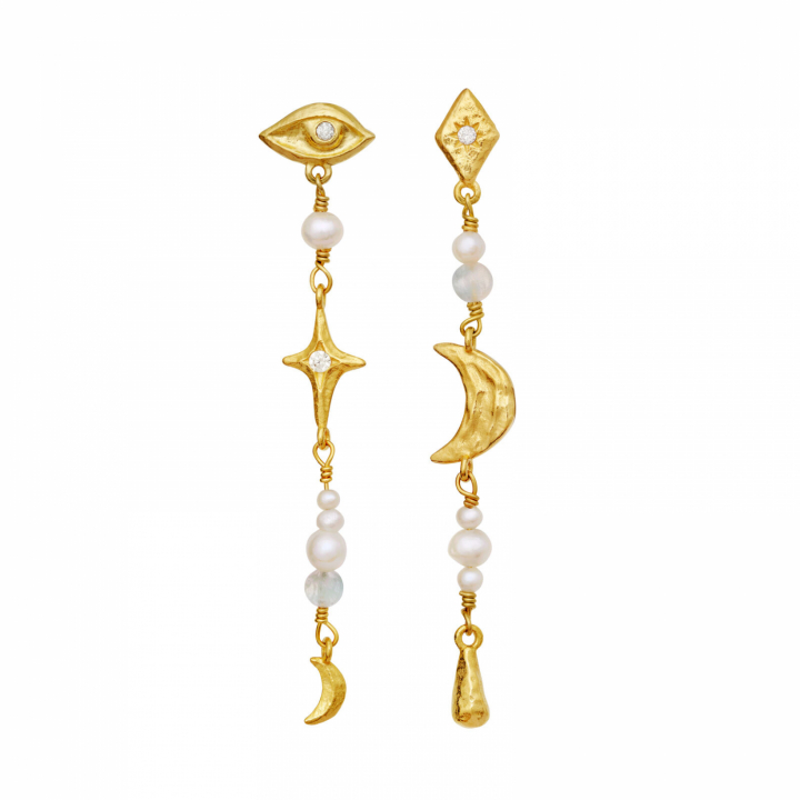 Sissone Earrings Gold in der Gruppe Ohrringe / Perlenohrringe bei SCANDINAVIAN JEWELRY DESIGN (10033a)