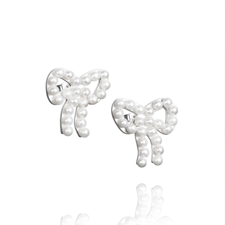 Mini Pearls Bow Ohrring Silber in der Gruppe Ohrringe / Perlenohrringe bei SCANDINAVIAN JEWELRY DESIGN (12-100-01602-0000)