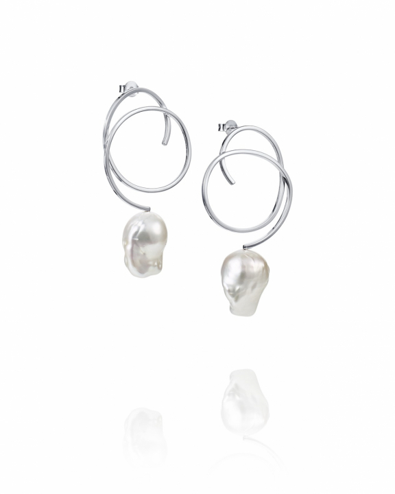 Curly Pearly Ohrring Silber in der Gruppe Ohrringe / Perlenohrringe bei SCANDINAVIAN JEWELRY DESIGN (12-100-02097-0000)