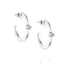Micro Blink Hoops Earrings - Blue Topaz Silver in der Gruppe Ohrringe / Silberohrringe  bei SCANDINAVIAN JEWELRY DESIGN (12-100-02422-0000)