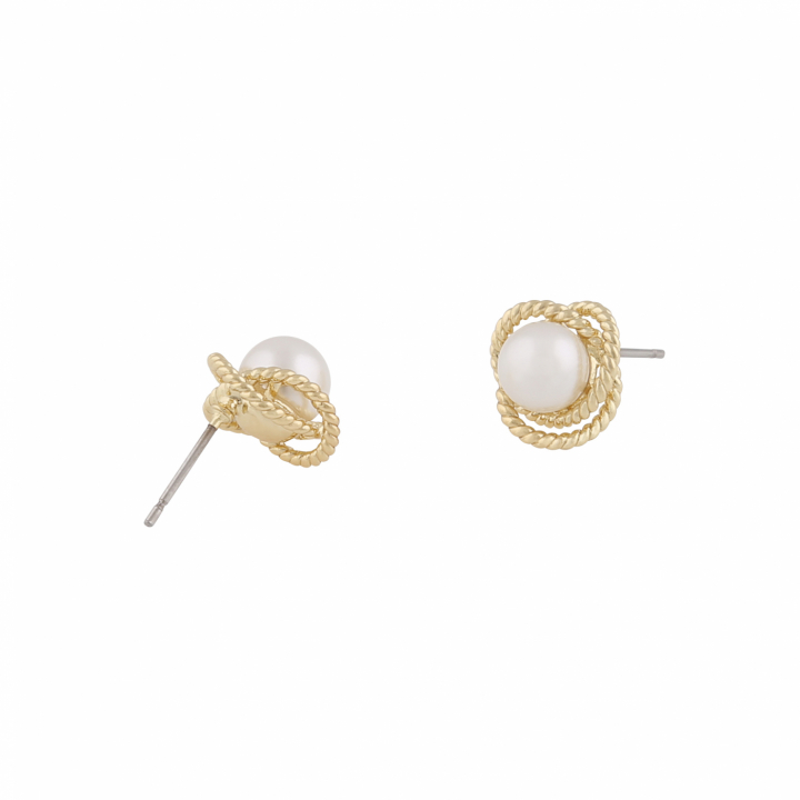 Lydia pearl ear Gold in der Gruppe Ohrringe / Perlenohrringe bei SCANDINAVIAN JEWELRY DESIGN (1292-6100-362)