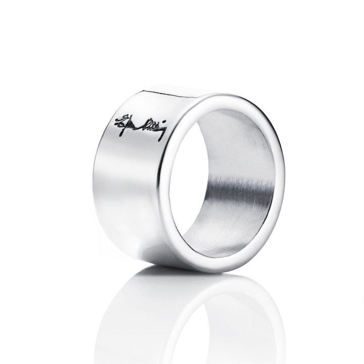 Wide & Signature Ring Silber in der Gruppe Ringe / Silberringe bei SCANDINAVIAN JEWELRY DESIGN (13-100-00435)