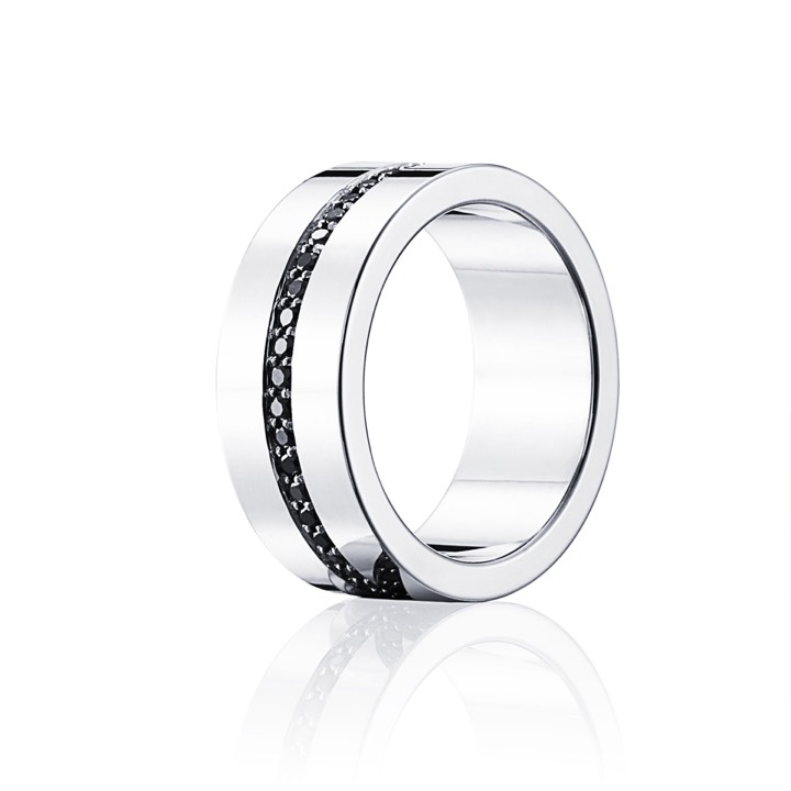 Wide & Black Stars Ring Silber in der Gruppe Ringe / Silberringe bei SCANDINAVIAN JEWELRY DESIGN (13-100-01005)