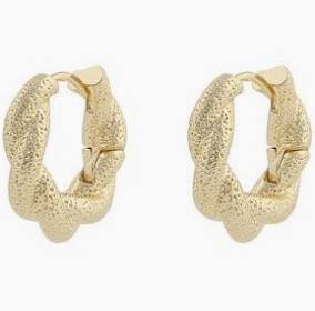 Serena twisted round ear Gold in der Gruppe Ohrringe / Goldohrringe bei SCANDINAVIAN JEWELRY DESIGN (1312-6500-257)