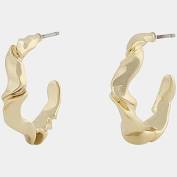 Malibu oval ear Gold in der Gruppe Ohrringe / Goldohrringe bei SCANDINAVIAN JEWELRY DESIGN (1316-6300-257)