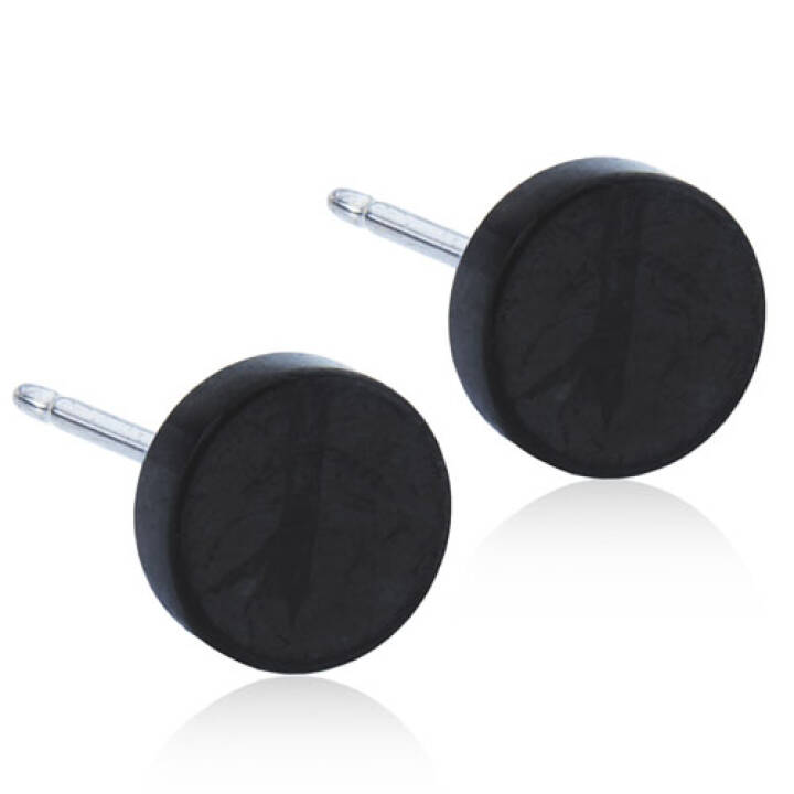 Black Titanium Puck 8 mm  in der Gruppe Ohrringe bei SCANDINAVIAN JEWELRY DESIGN (15-1577-00)