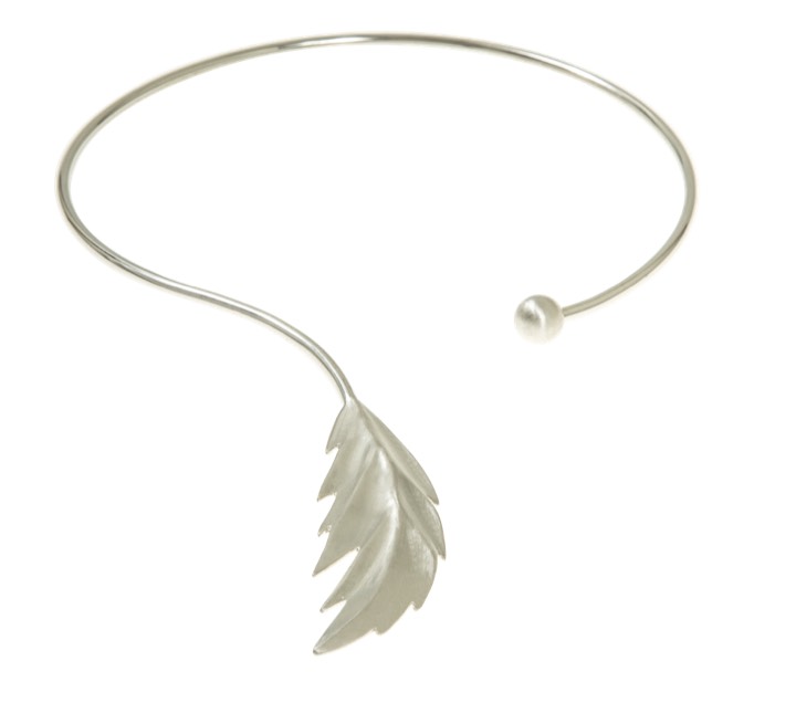 Feather bangle Armbänder flex Silber S/M in der Gruppe Halsketten / Silberhalsketten bei SCANDINAVIAN JEWELRY DESIGN (1521111014)