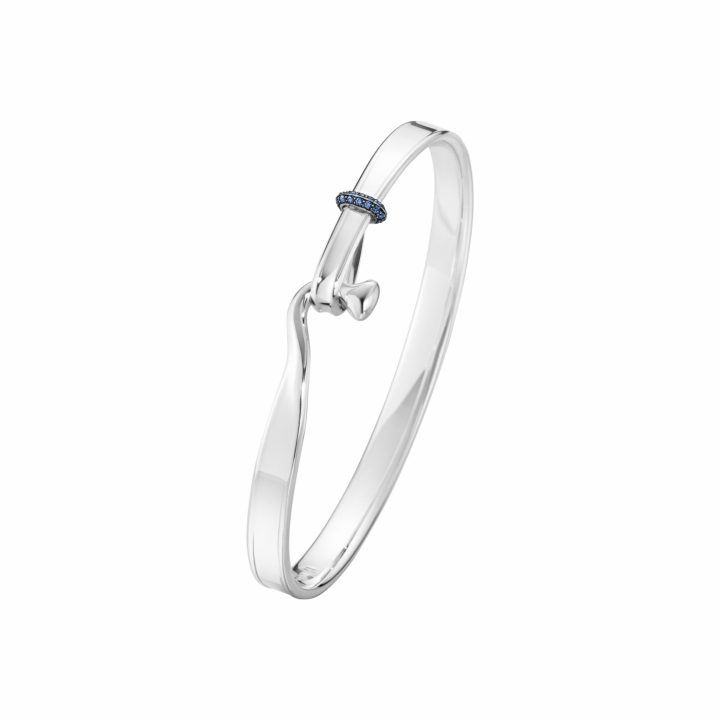 TORUN BANGLE Blue Sapphire Silver  in der Gruppe Armbänder / Armreifen bei SCANDINAVIAN JEWELRY DESIGN (20000175)