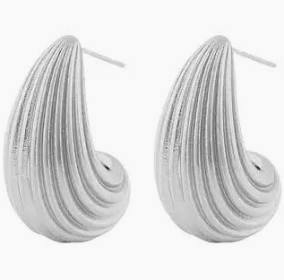 Dakota drop earrings Silver in der Gruppe Ohrringe / Silberohrringe  bei SCANDINAVIAN JEWELRY DESIGN (325-6700-256)