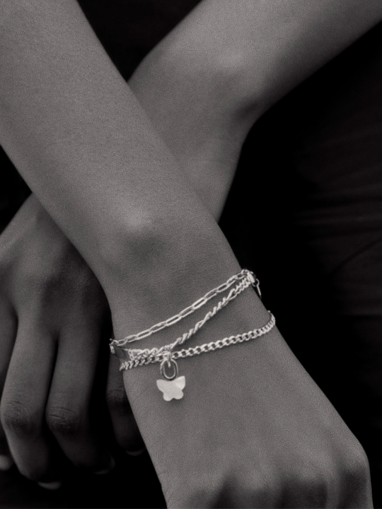 Saffi Bracelet Small Silver (One) in der Gruppe Armbänder / Silberarmbänder bei SCANDINAVIAN JEWELRY DESIGN (400262AG-SMALL)
