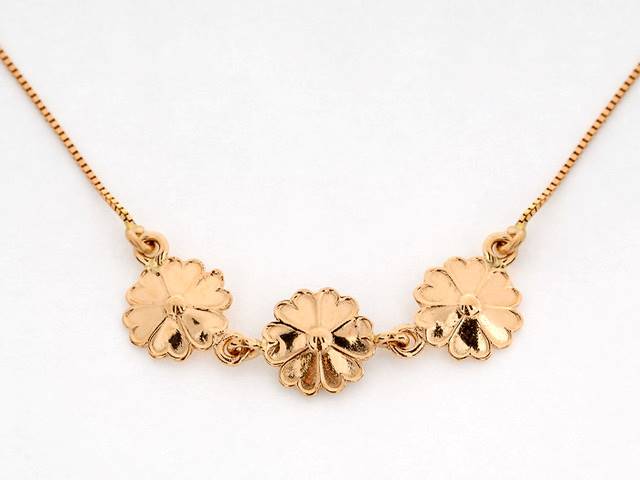 Uppland Halsketten 3 blommor Gold 42+3+5 cm in der Gruppe Halsketten / Goldhalsketten bei SCANDINAVIAN JEWELRY DESIGN (820083180)