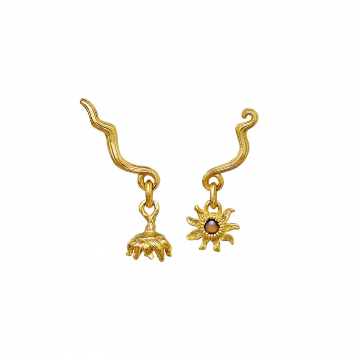 Manni Earring Gold in der Gruppe Ohrringe / Goldohrringe bei SCANDINAVIAN JEWELRY DESIGN (9762a)