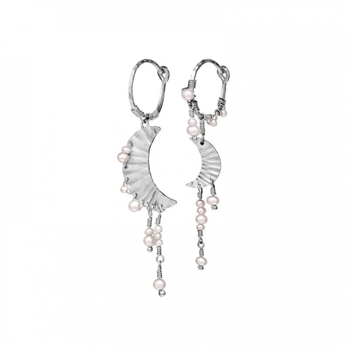 Esta Ohrring Silber in der Gruppe Ohrringe / Perlenohrringe bei SCANDINAVIAN JEWELRY DESIGN (9843C)