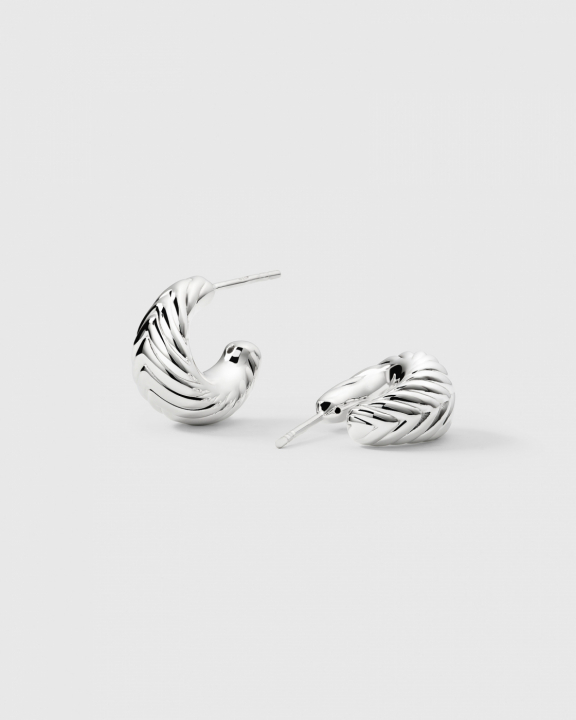Bolded Little Sis Chevron Silver in der Gruppe Ohrringe / Silberohrringe  bei SCANDINAVIAN JEWELRY DESIGN (ES1292)