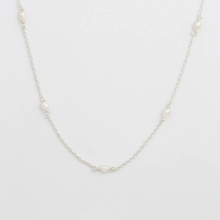 Treasure Multi Pearl Halsketten Silber in der Gruppe Halsketten / Silberhalsketten bei SCANDINAVIAN JEWELRY DESIGN (NS1354)