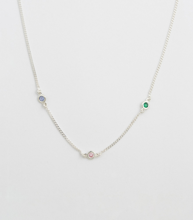 Treasure Shimmer Necklace Silver Multi in der Gruppe Halsketten / Silberhalsketten bei SCANDINAVIAN JEWELRY DESIGN (NS1355MU)