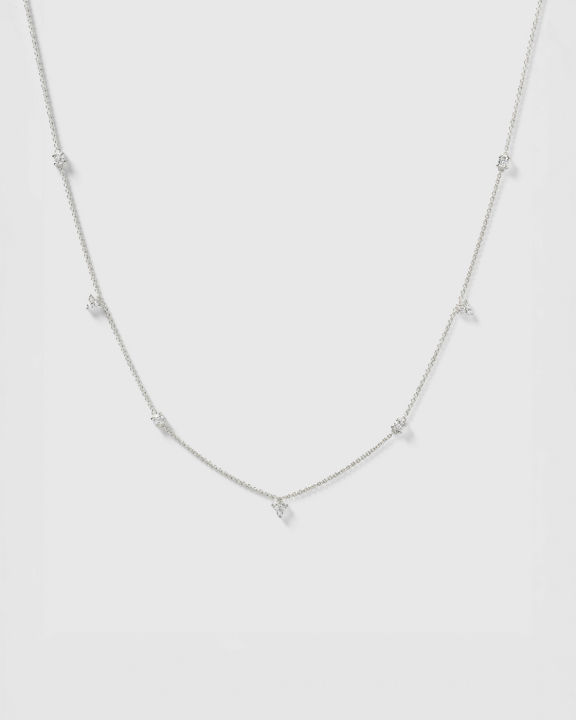 Celestia Necklace Silver in der Gruppe Halsketten / Silberhalsketten bei SCANDINAVIAN JEWELRY DESIGN (NS1407)