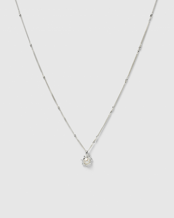 Florentina Pearl Necklace Silver in der Gruppe Halsketten / Silberhalsketten bei SCANDINAVIAN JEWELRY DESIGN (NS1417)