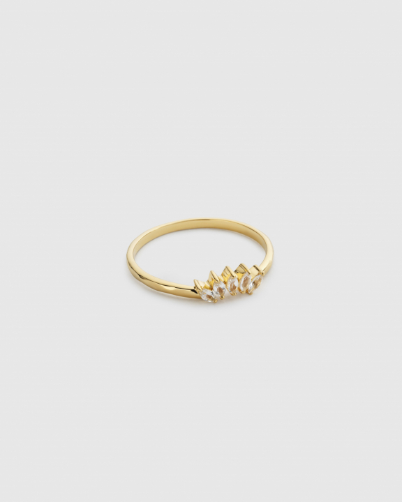 Theodora Ring Gold White in der Gruppe Ringe / Goldringe bei SCANDINAVIAN JEWELRY DESIGN (RG1189WT)