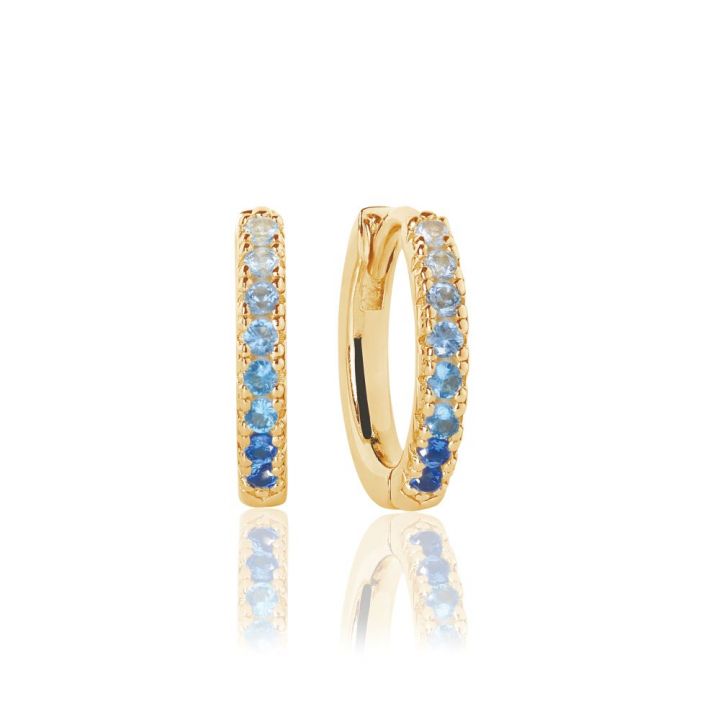 Ellera Medio - 18k Goldpläterade med zirkoner i blå och vit gradient Ohrring in der Gruppe Ohrringe / Goldohrringe bei SCANDINAVIAN JEWELRY DESIGN (SJ-E2859-GBL-YG)