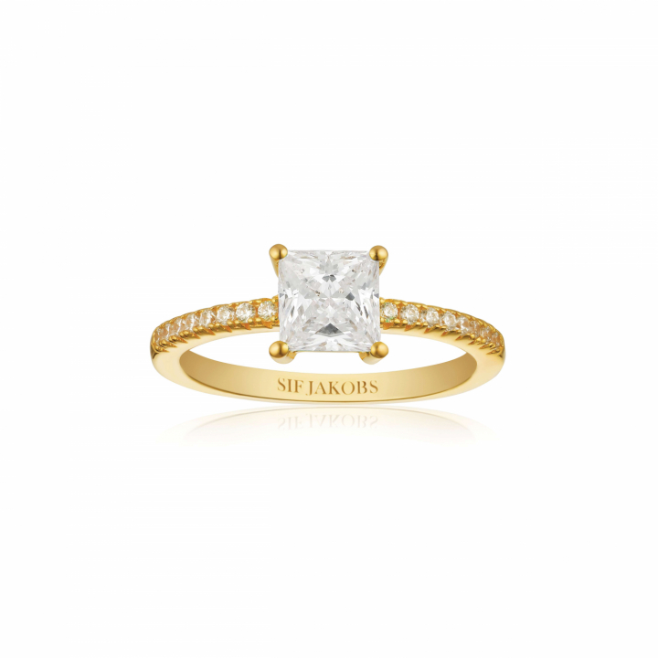 ELLERA QUADRATO Ring Vita Zirkoner Gold in der Gruppe Ringe / Goldringe bei SCANDINAVIAN JEWELRY DESIGN (SJ-R42280-CZ-YG)