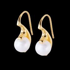 Sweetness pearl earrings in der Gruppe Ohrringe / Perlenohrringe bei SCANDINAVIAN JEWELRY DESIGN (gp180)