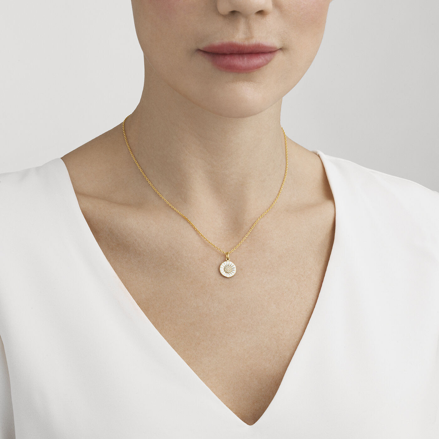 DAISY Hängeschmuck Goldpläterat sterlingSilber medium WHITE ENAMEL 11 MM Diamant 0.05 ct 40 cm