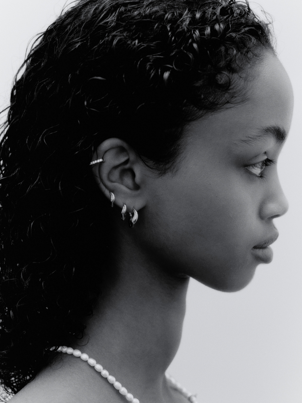 Anil 8 Huggie Silver (One)