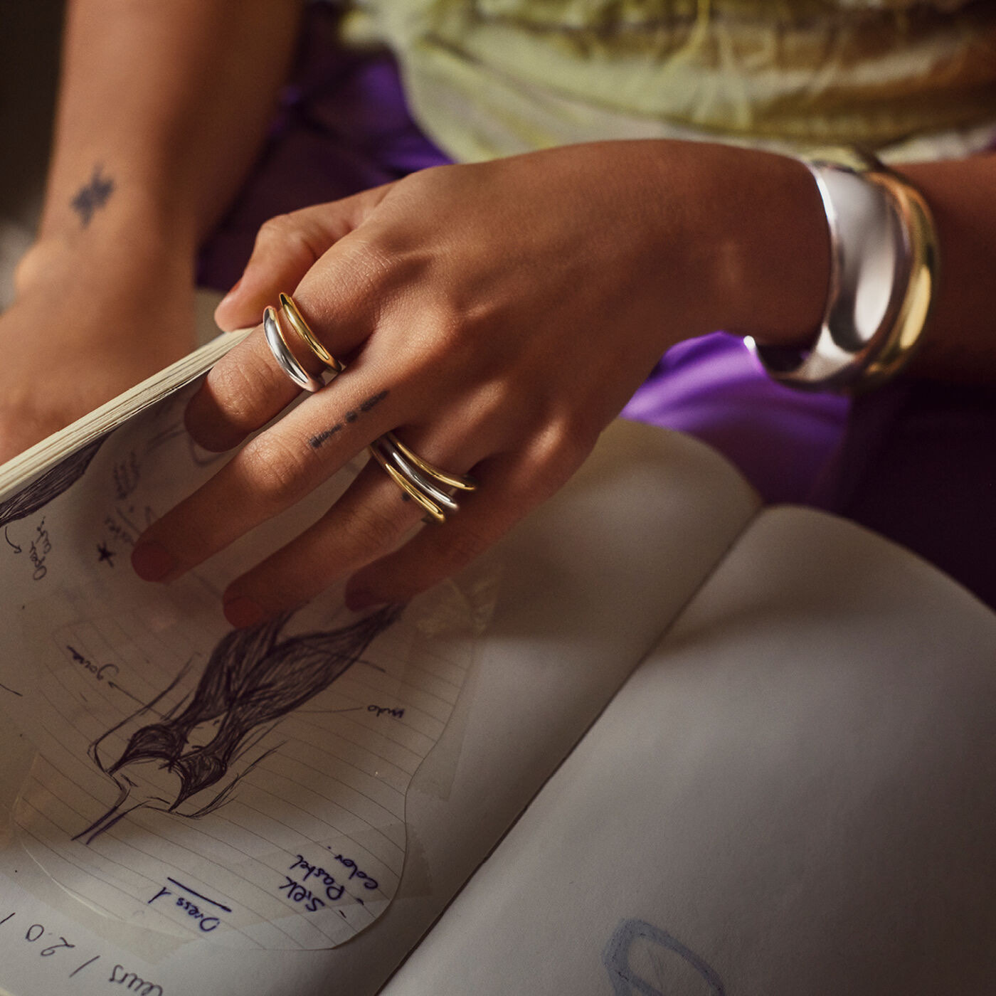 CURVE MEDIUM BANGLE Armbänder Gold Silber