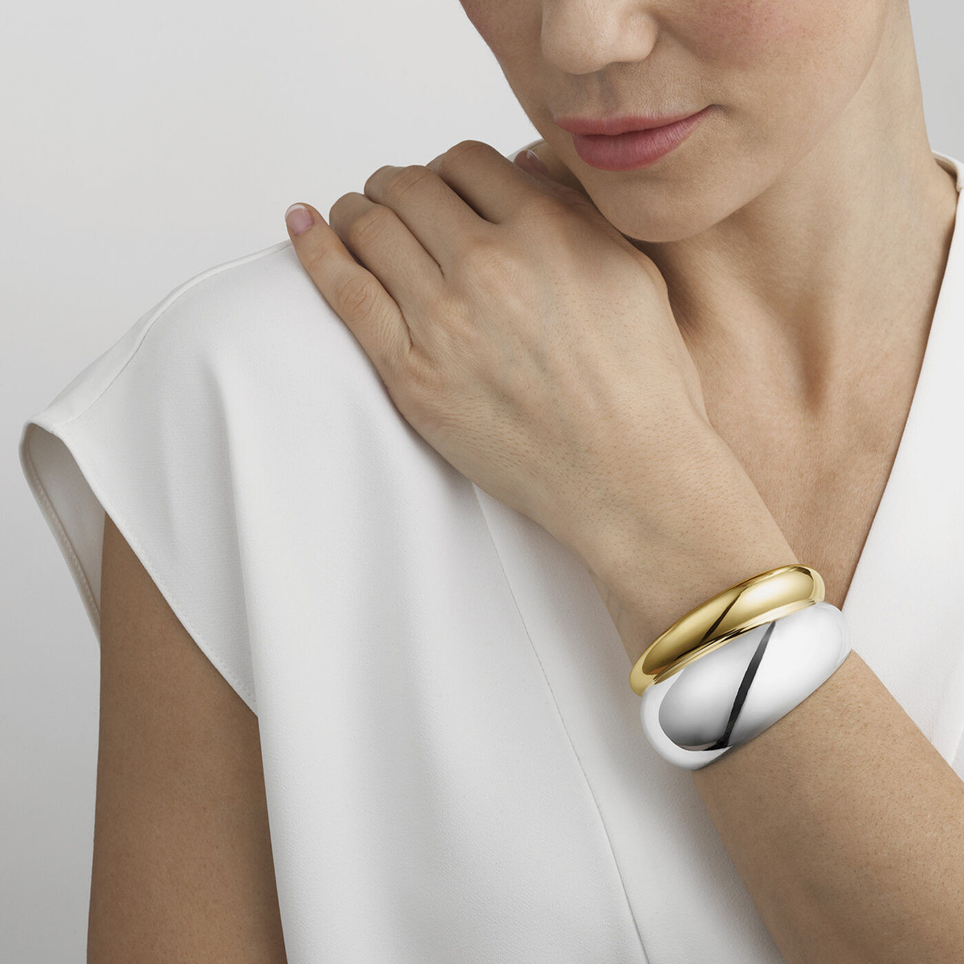 CURVE MEDIUM BANGLE Armbänder Gold Silber