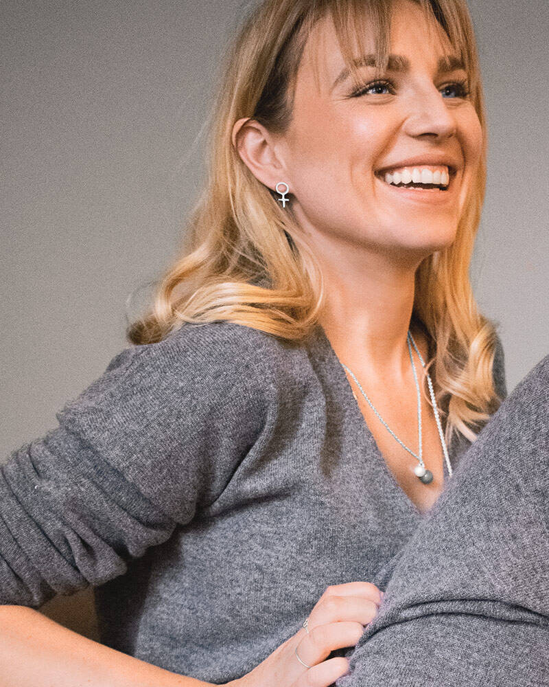 Women Unite small Ohrring Silber